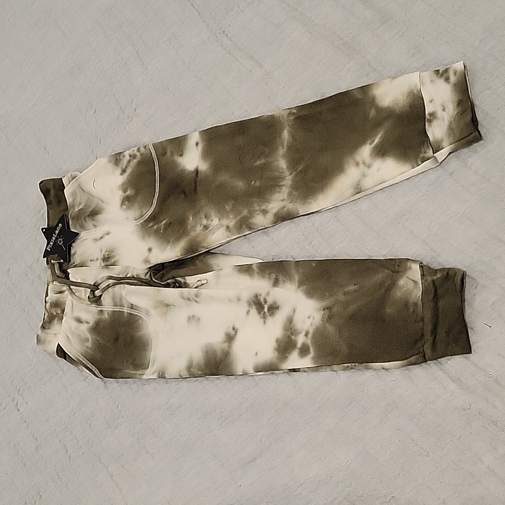 New boys size 5 super soft green tie dye sweatpants